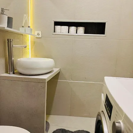 Relax Exclusive Free Public Parking Apartment